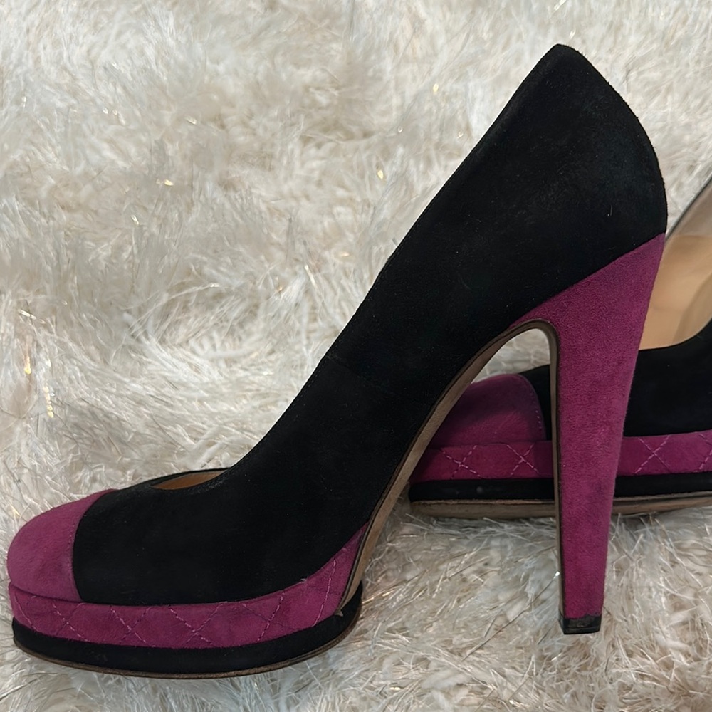 CHANEL Black and Pink Platform Heels - Picture 2 of 14